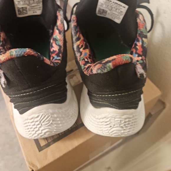 Under Armour Steph Curry 9 Flow Count It UA Sesame St 3024248-002 Size 4 Youth - Picture 9 of 9